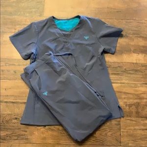 Medcoture Gold scrubs